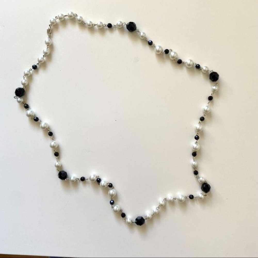 3/$30💚Black and white pearl beads necklace